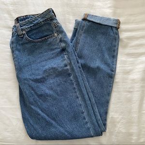 BDG HIGH RISE MOM JEANS